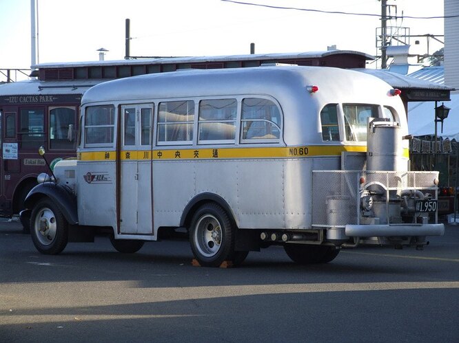 Woodgas-Bus-889x667