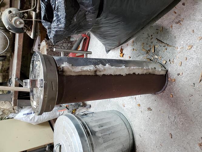 Insulated retort